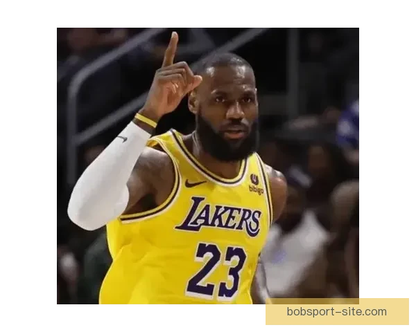 詹姆斯回顾十一年总决赛挫败 舆论标签与自我风格冲突解析